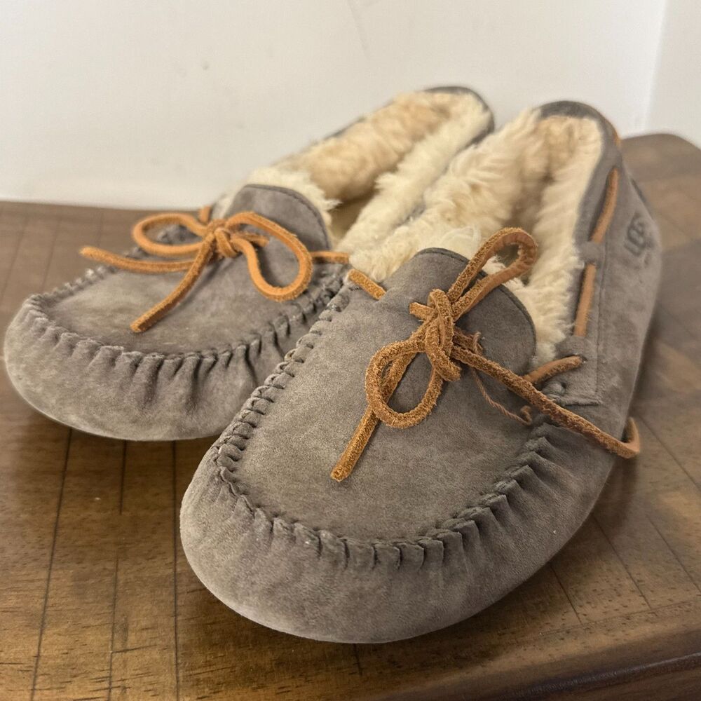UGG Dakota Gray Suede Sheepskin Moccasin Slippers Women's 7 Cozy Comfort
